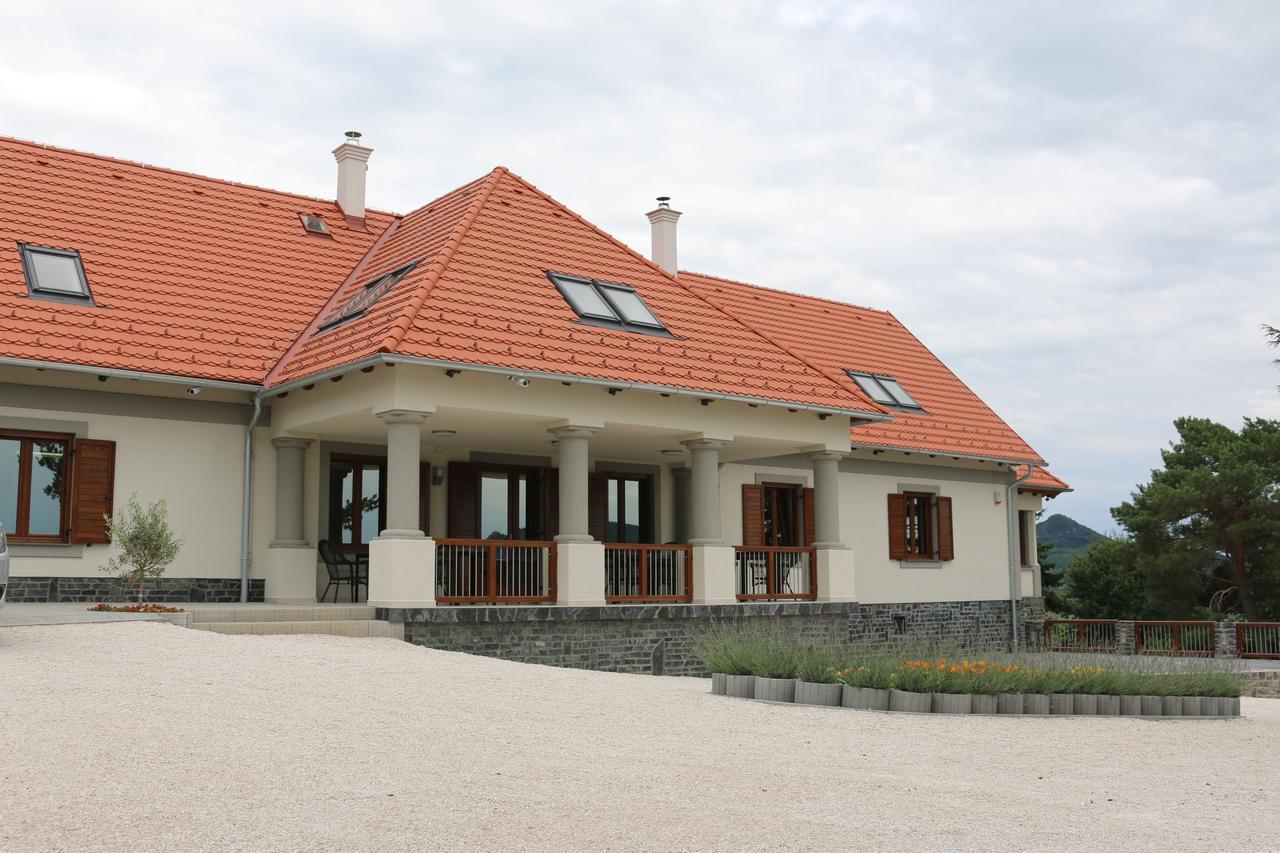 Villa Tolnay Vendégház Gyulakeszi Exterior foto
