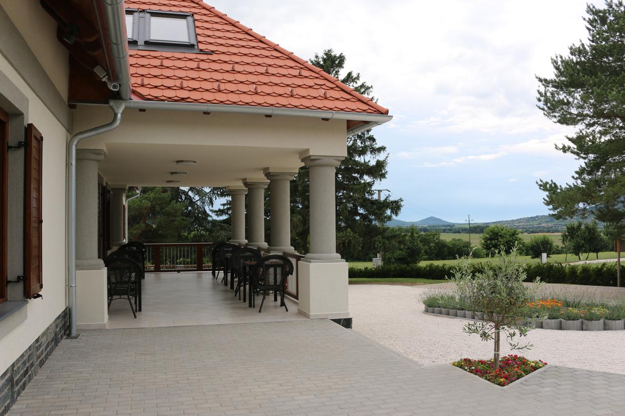 Villa Tolnay Vendégház Gyulakeszi Exterior foto